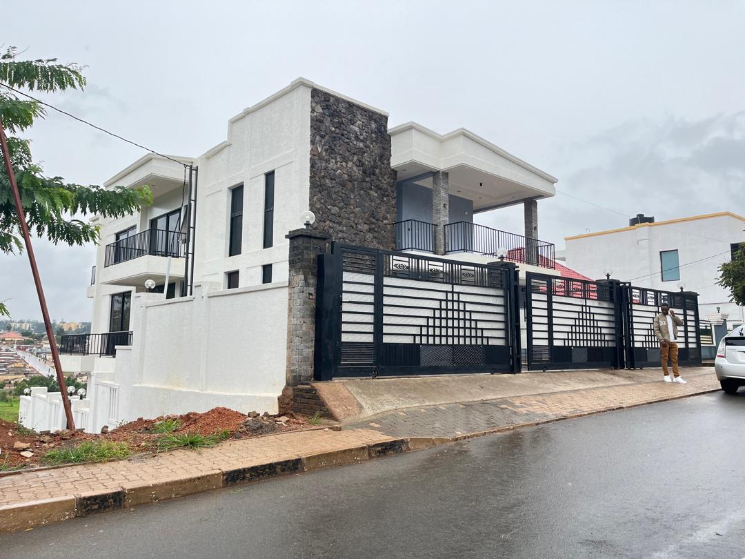 Investment Opportunity 3-in-1 House for Sale in Kibagabaga — photo 2