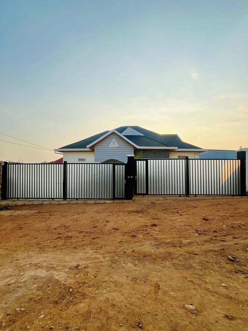 House in Kanombe — photo 2