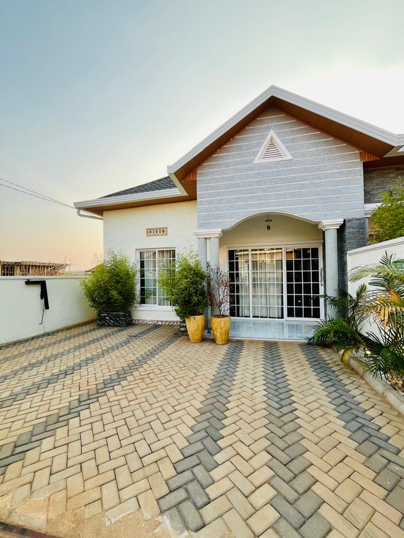 House in Kanombe — photo 5