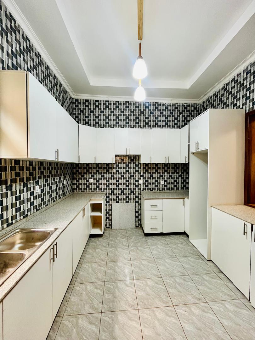 House for Sale in Busanza — photo 8